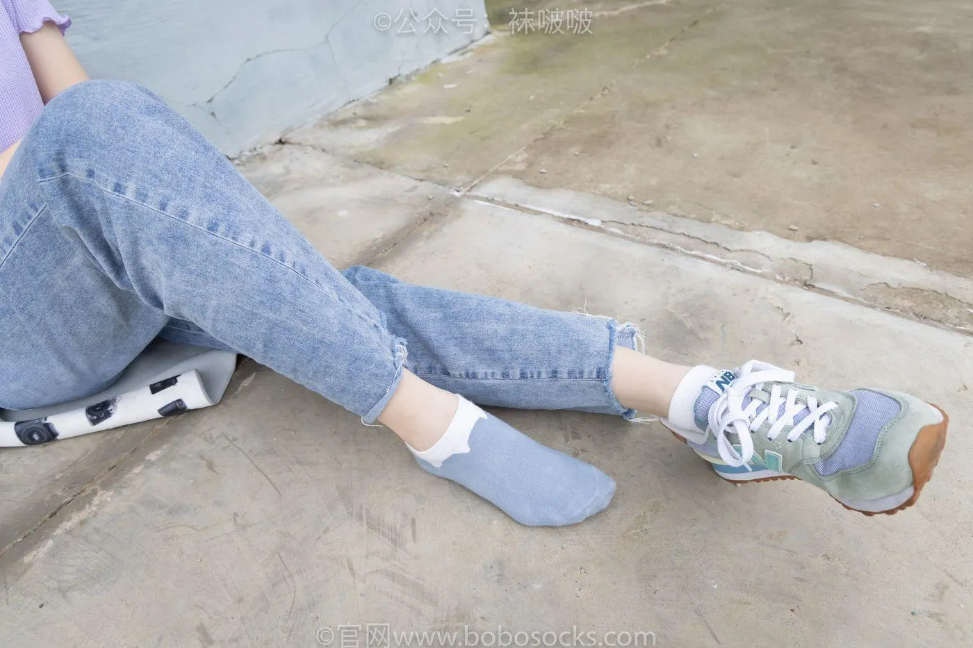 [BoBoSocks袜啵啵]NO.020 熊熊-NB运动鞋、蓝色短棉袜（踩脏）、裸足 [150P]插图9